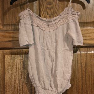 Beige ruffles tee shirt size xs